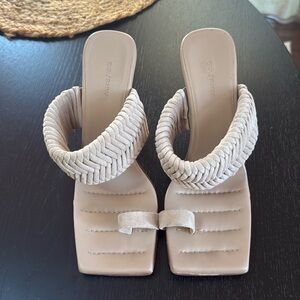 Vero cuoio Cream Heels with Square Toe Design